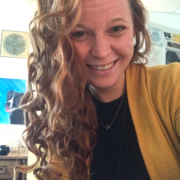 Meet your Posher, Adina - Picture 2 of 5